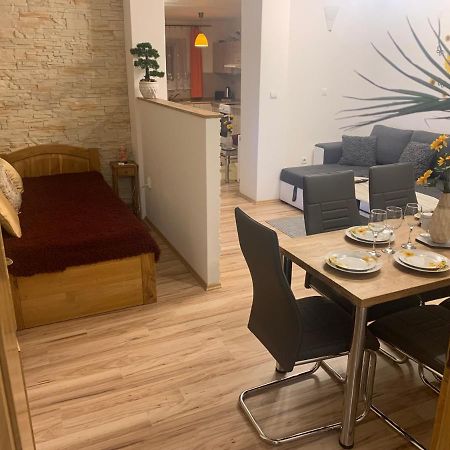Apartman Slunecnice S Terasou Ceske Budejovice Dış mekan fotoğraf