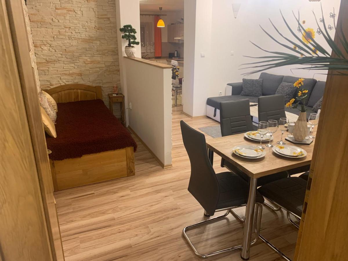 Apartman Slunecnice S Terasou Ceske Budejovice Dış mekan fotoğraf