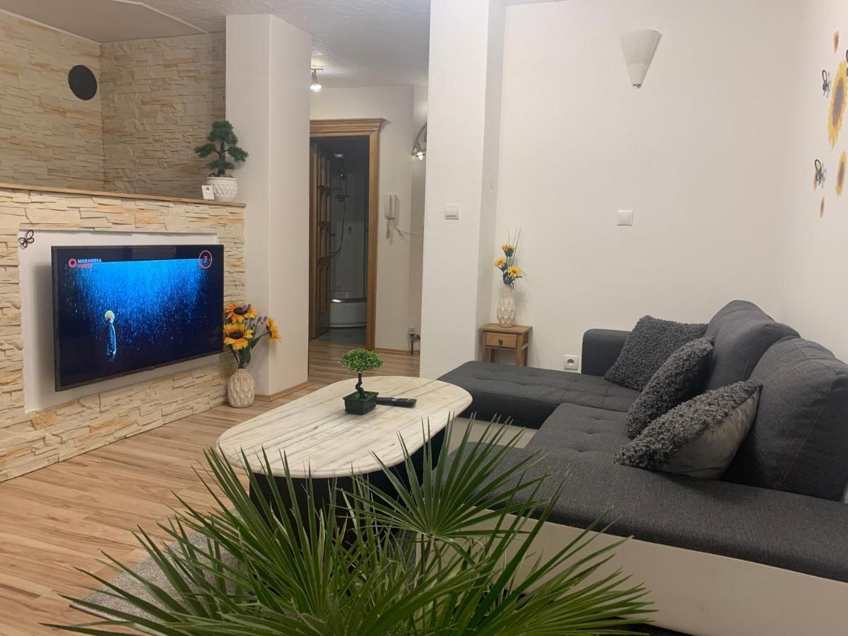 Apartman Slunecnice S Terasou Ceske Budejovice Dış mekan fotoğraf